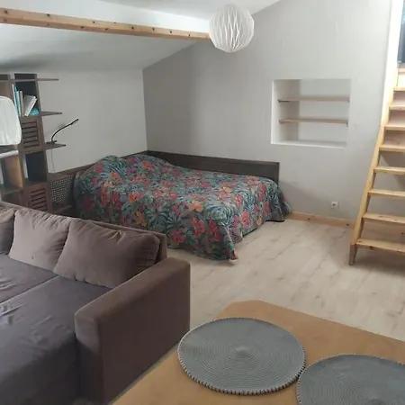Logement Entre Riviere, Falaise Et Chateau ! 아파트 티파우제스