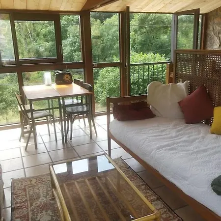 Logement Entre Riviere, Falaise Et Chateau ! 아파트 티파우제스